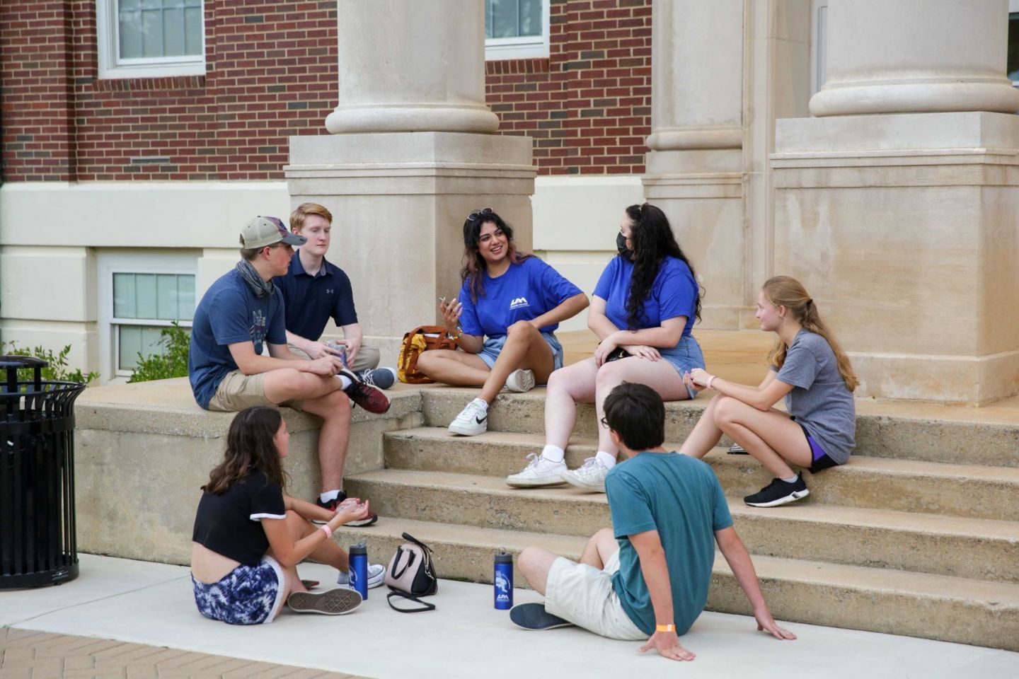 Honors College mentors talking on the front steps of Morton Hall